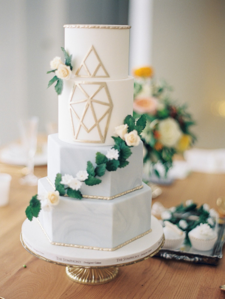 Must Item - Wedding Cake ? 