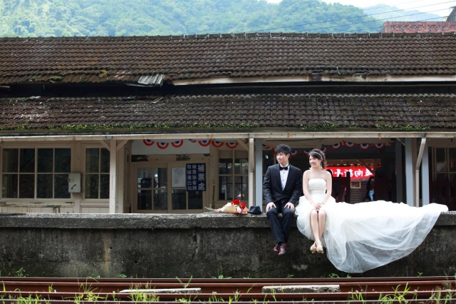  - Pre-wedding Taipei - Yankee - Yankee, Alex, 香港藏愛婚紗, $15,001至$20,000, 台北, , , 化妝: 完全了解我想要既效果, 令眼睛好有神采同自然 (因本身我係內雙眼皮的) 髮型方面: 因本, 花球都係拍攝當日訂的, 所以很新鮮~, 婚紗同晚裝都很特別, 同埋好多款式揀~, 搞笑, 宏偉建築