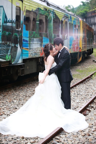  - Pre-wedding Taipei - Yankee - Yankee, Alex, 香港藏愛婚紗, $15,001至$20,000, 台北, , , 化妝: 完全了解我想要既效果, 令眼睛好有神采同自然 (因本身我係內雙眼皮的) 髮型方面: 因本, 花球都係拍攝當日訂的, 所以很新鮮~, 婚紗同晚裝都很特別, 同埋好多款式揀~, 搞笑, 宏偉建築