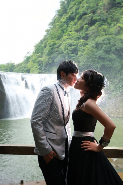  - Pre-wedding Taipei - Yankee - Yankee, Alex, 香港藏愛婚紗, $15,001至$20,000, 台北, , , 化妝: 完全了解我想要既效果, 令眼睛好有神采同自然 (因本身我係內雙眼皮的) 髮型方面: 因本, 花球都係拍攝當日訂的, 所以很新鮮~, 婚紗同晚裝都很特別, 同埋好多款式揀~, 搞笑, 宏偉建築