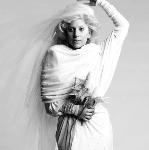 超級天后Lady Gaga的婚紗相！！(不是搞笑~)