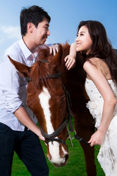  - 分享最美婚照 - bunnyanka - Kathy, Anson, Makeuparlor, $30,001至$35,000, 全香港, , * 一匹馬 1小時 連專業馬伕 度身定做新娘婚紗 20x24 油畫連相架一張 18x24 水鑽面, 很專業, 化妝師能夠給我信心, 我把化妝和髮型都完全由化妝師決定, 出來的效果非常好, 給我看到, 花都很新鮮, 是根據拍攝的風格即場製作的, 是tailor-made 的, 所以非常合身, 自然, 青山綠草