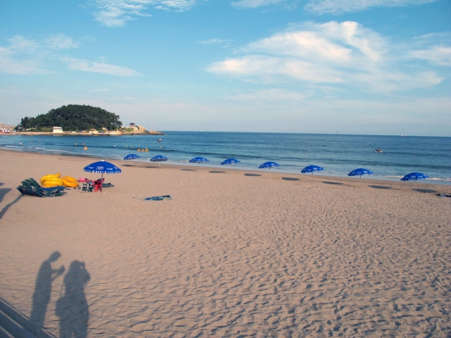 初相識就去行沙灘 :P
(地點: 釜山松島海水浴場) - 相遇、相愛 - yung0329 - , , , , , , , , , , , 