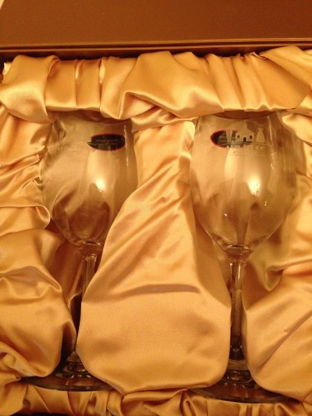 媽媽給我的 surprise 禮物 – 有我們 wedding logo の 香檳杯