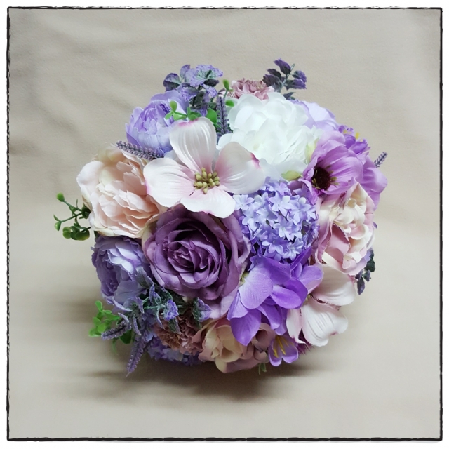 紫白庭園玫瑰，小牡丹，繡球絲花花球