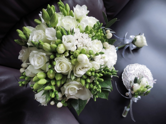 一站式婚禮花品 - 優雅較剪蘭花球