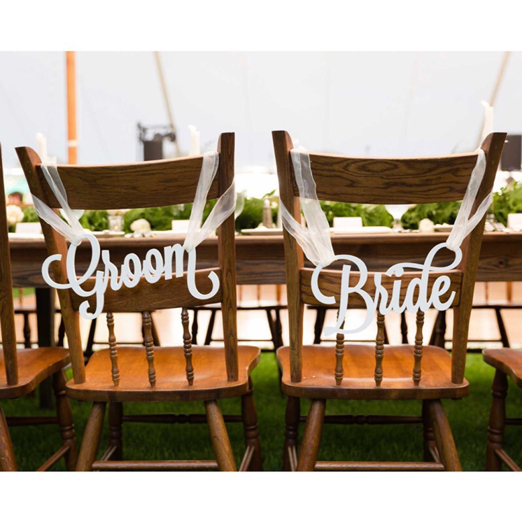 求bride and groom椅背攝影木牌?