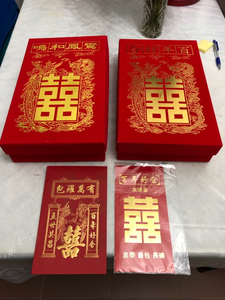 HK$50全要：百年好合絨盒、鸞鳳和鳴絨盒、包羅萬有利是封、女婿金利是封