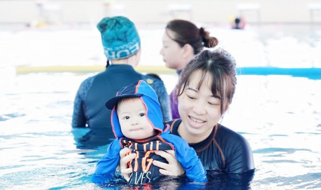 樂少親子嬰兒游泳班玩水體驗 – 水中Playgroup