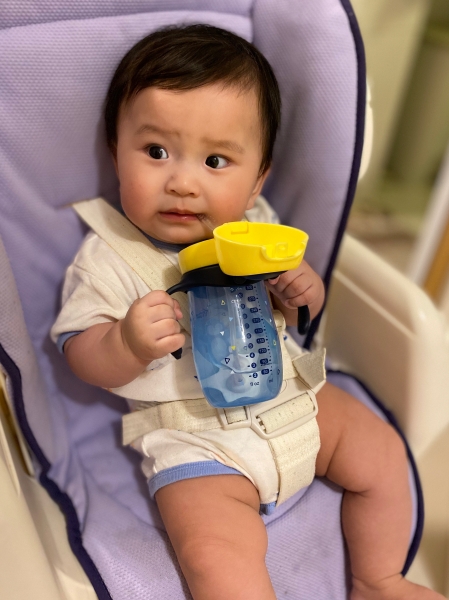 如何讓寶寶學習用水杯飲水？