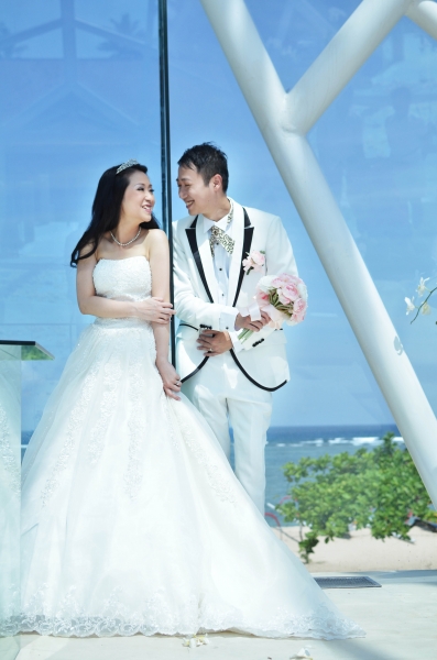  - 分享最美婚照  @ Bali - 索妮 - Soni, Kenneth, Wedding abroad, $45,001至$50,000, , , $47000套餐包鑽石教堂、牧師、証婚官、4小時攝影、婚禮錄影、婚紗禮服、化妝髮型、所有相片CD, 未太理想，手腳超慢，差點悟了婚禮時間，要自行補妝及整理！, 有提供當地盛產的鮮雞蛋花花球及襟花，但我亦有自攜絲花牡丹花球及襟花！, 全新度身訂做婚紗及禮服，最後是歸我們擁有，另自攜便服！, , 