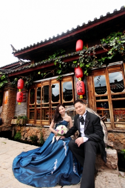  - 雲南如畫仙境 - 092584 - Karen, Ray, Cool Wedding, $25,001至$30,000, 雲南(包括麗江、大理、香格里拉), , 包所有相底、一個油畫、兩本大小相簿，男禮服兩套及女禮服四套, 化得很自然, Diy, 數量很少，有殘舊, 自然, 古老街道